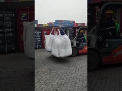 laoding il contenitore all'iarda del porto